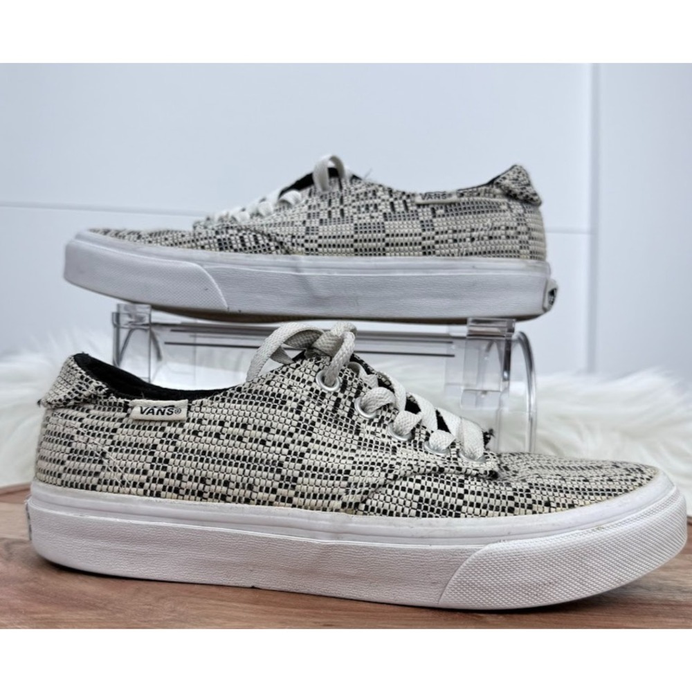 Vans Woven Low Top Sneakers Womens 6 Black White Excellent Geometric Pattern